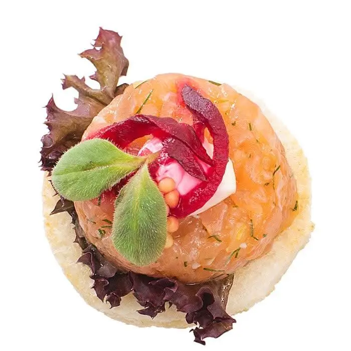 Hausgemachtes Lachstatar Canapé
