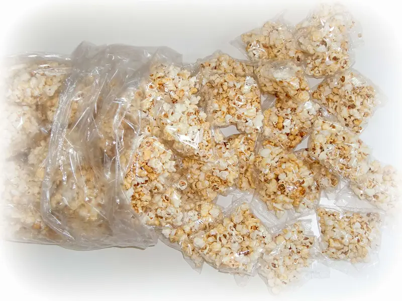 Karneval Wurfmaterial Popcorn 100 Mini-Beutel