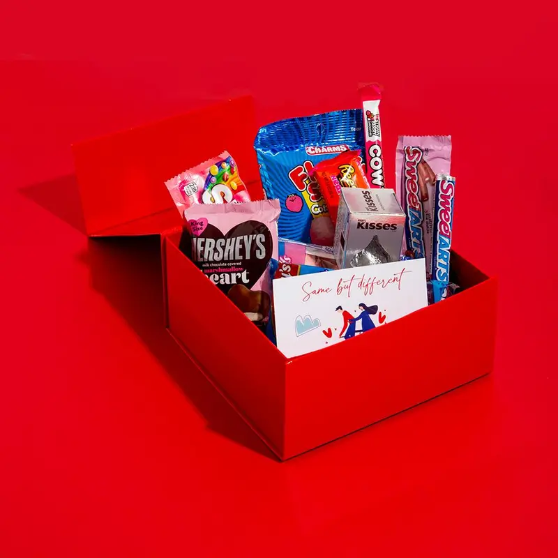 Snack Box "Ich liebe dich", Überraschungsbox mit 20 snack süßen, salzigen Snacks und Getränken