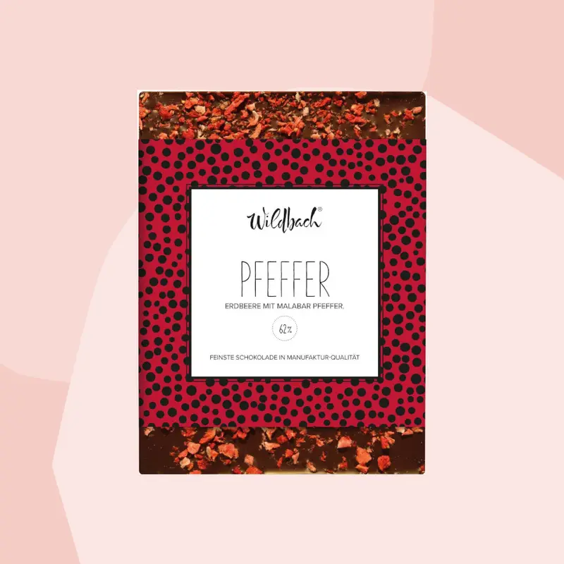 Zartbitterschokolade mit Erdbeeren und Pfeffer